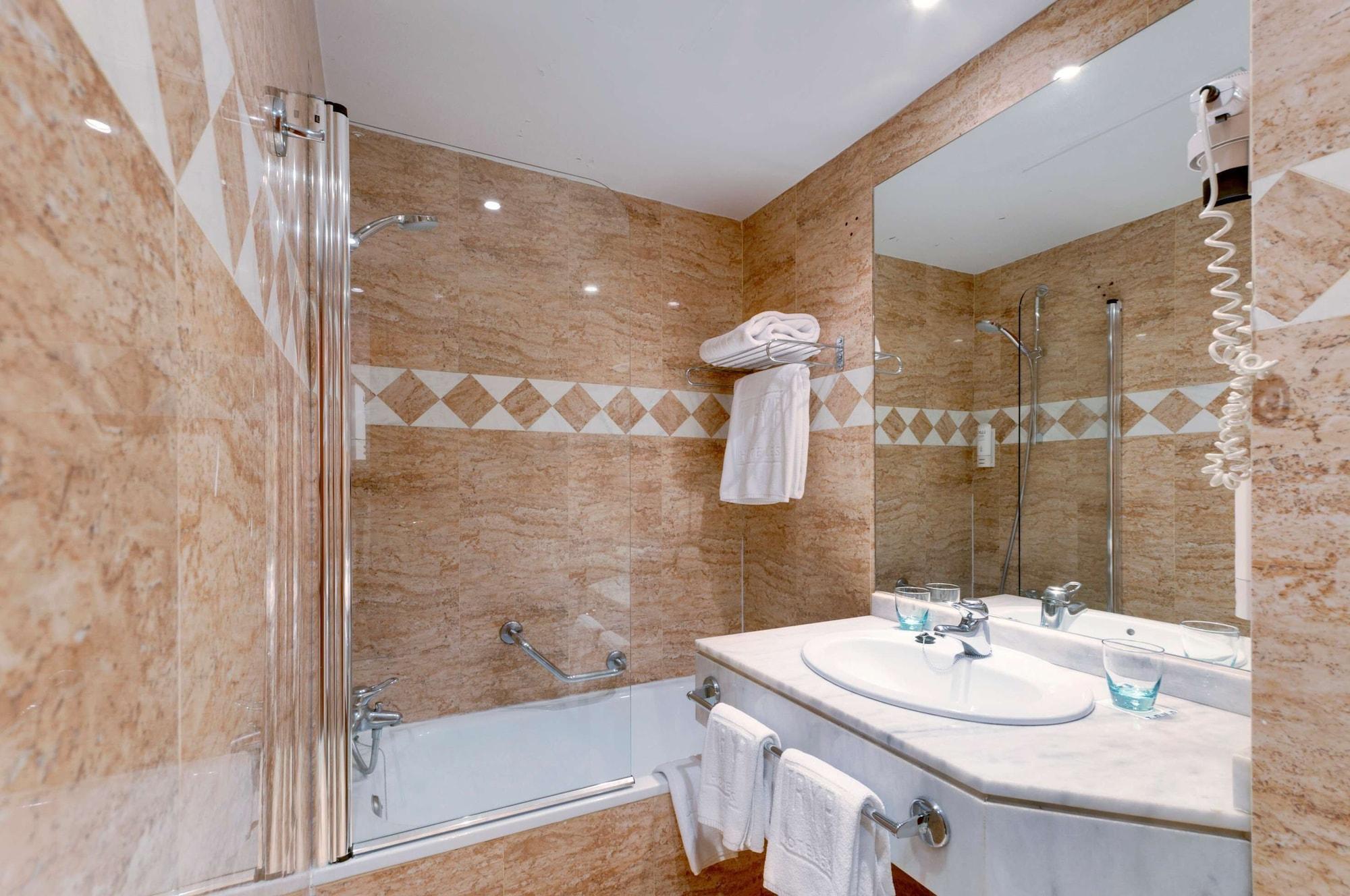Hotel Madrid Centro, Affiliated By Melia Экстерьер фото