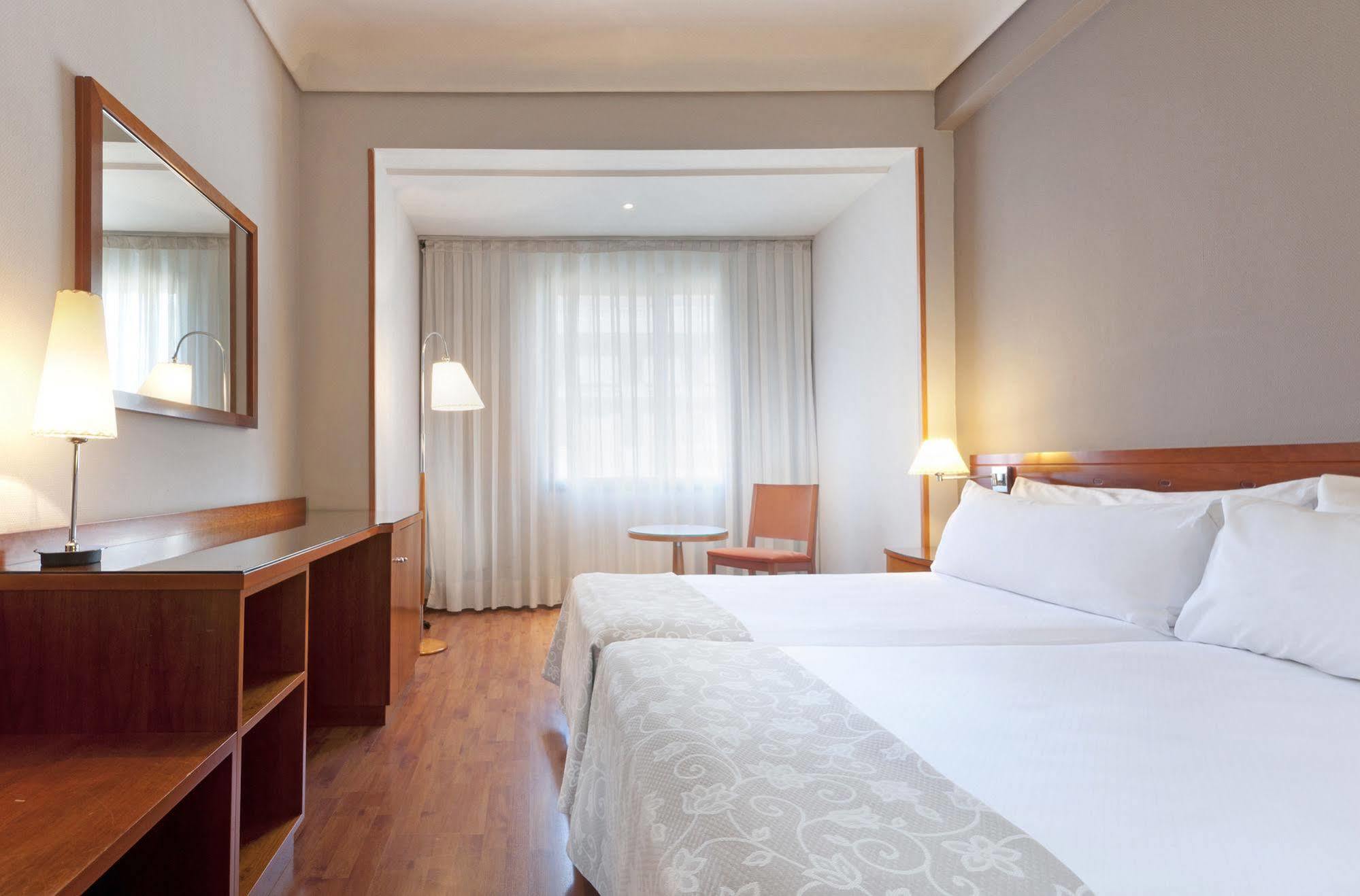Hotel Madrid Centro, Affiliated By Melia Экстерьер фото